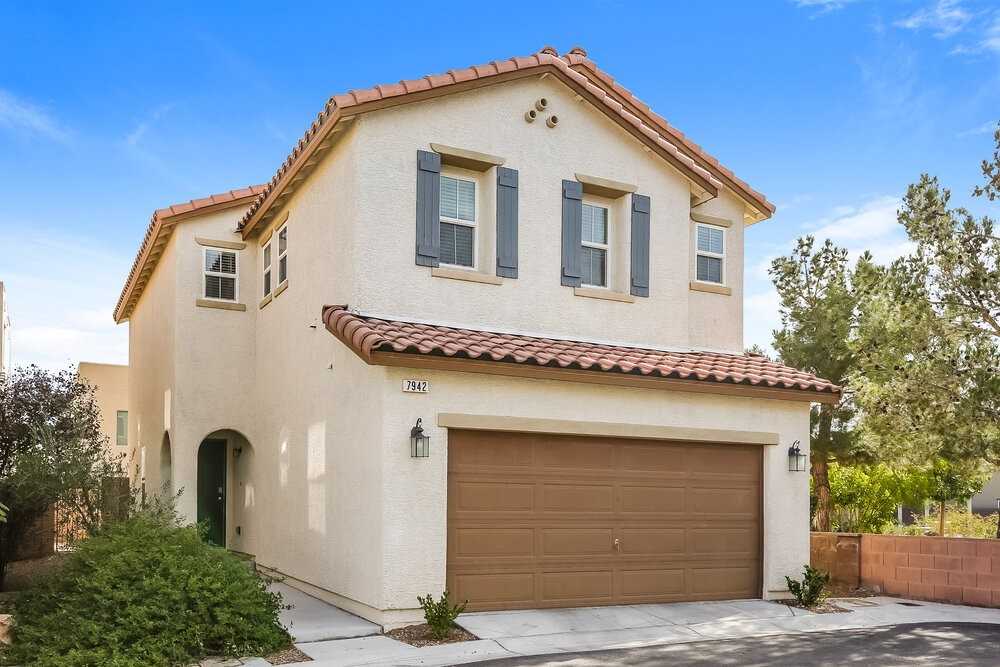 7942 Bliss Hill Ct - Photo 4 of 17