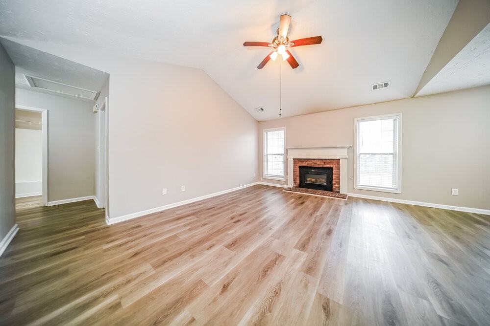 260 Landing Dr - Photo 3 of 16