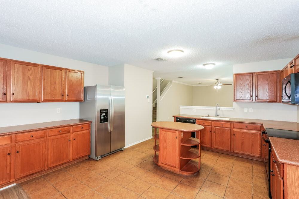 2044 W Grove Ln - Photo 7 of 17