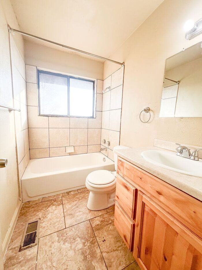 1022 North Victoria Way #2 - Photo 7 of 38