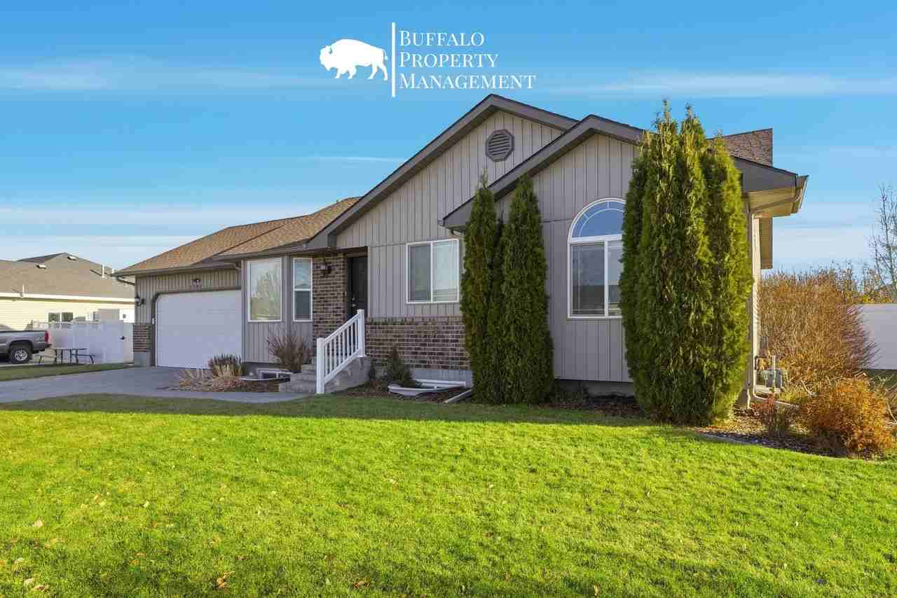 5587 Treyden Dr - Photo 4 of 41