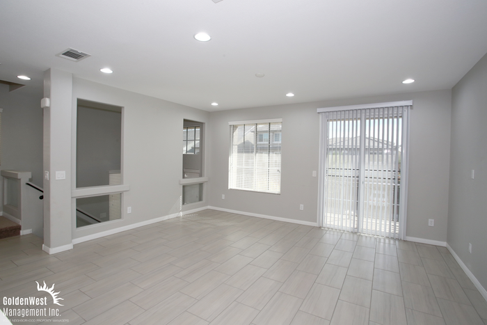 5936 Aurora Gold Ave - Photo 2 of 17