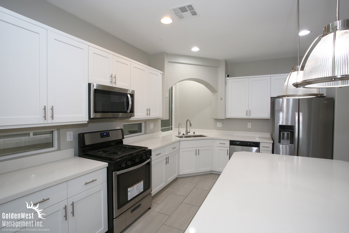 5936 Aurora Gold Ave - Photo 4 of 17