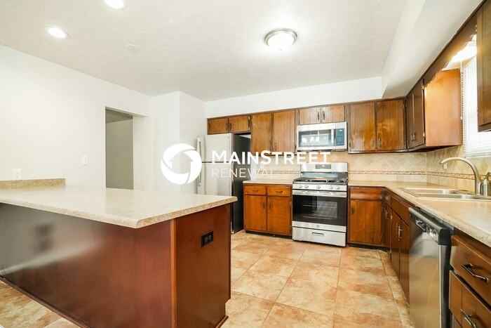 1668 Kildare Pl - Photo 7 of 20