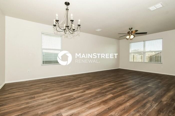 5649 Hepburn St - Photo 2 of 17