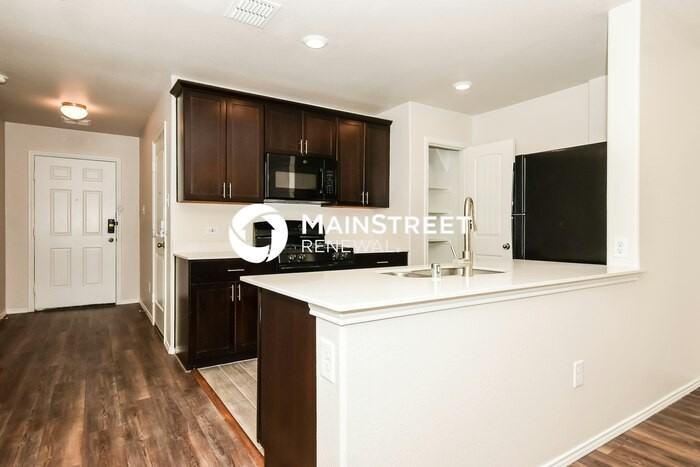 5649 Hepburn St - Photo 7 of 17