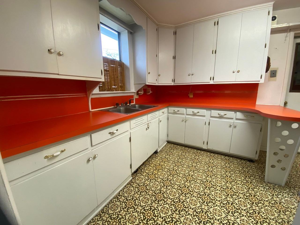 221 North Pesotum Street - Photo 7 of 9