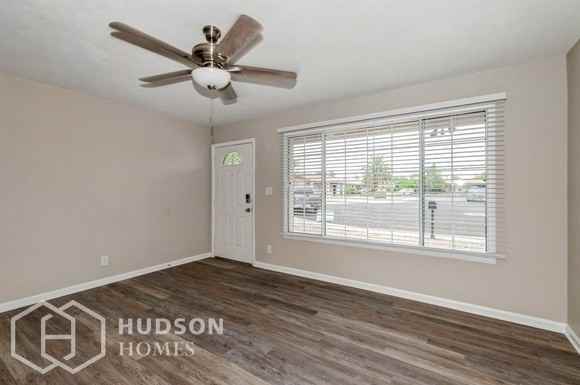 19218 N 20th Ave - Photo 4 of 22