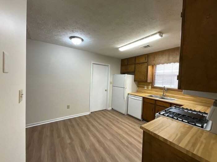 255 Handley Ct #B - Photo 7 of 13