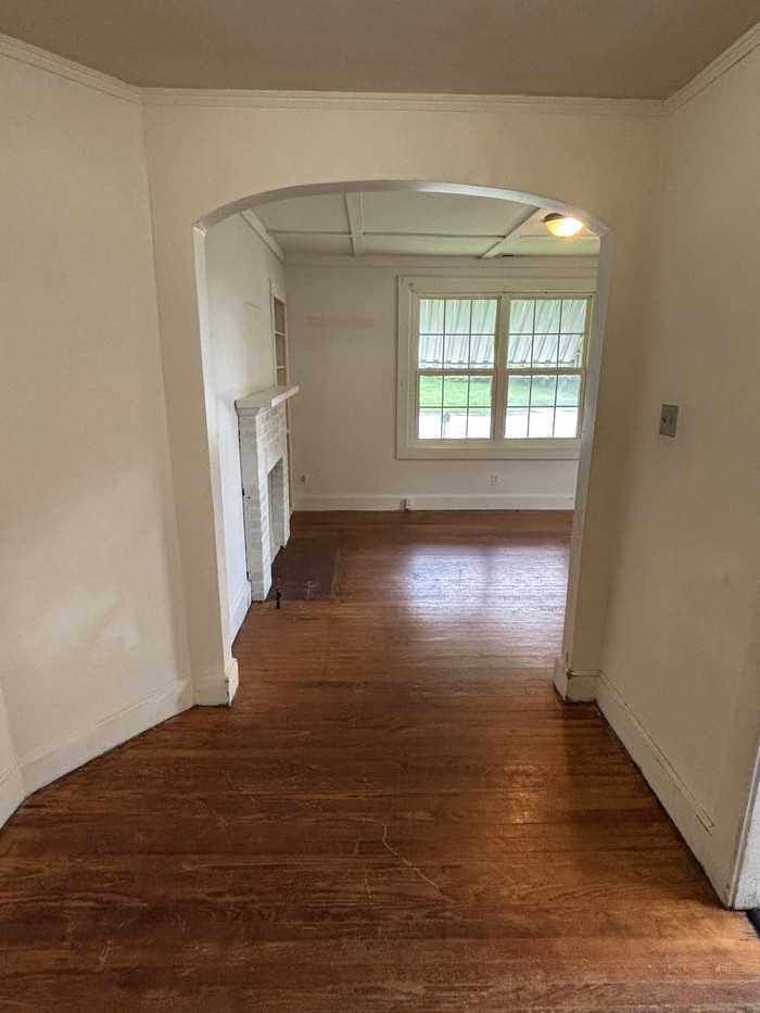 147 Center St - Photo 2 of 10