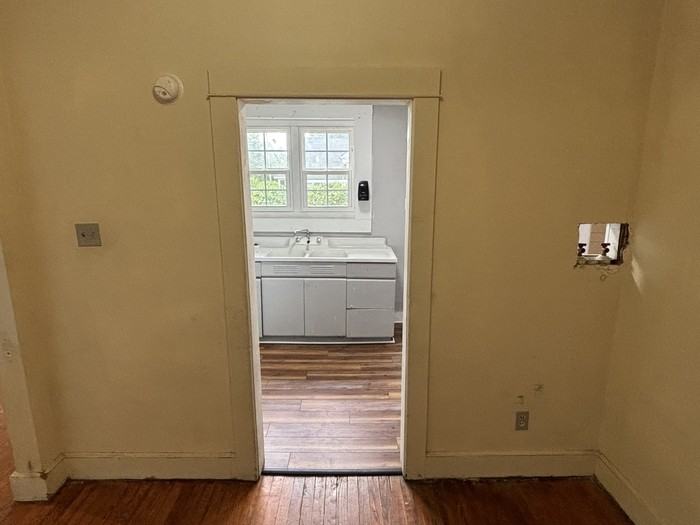 147 Center St - Photo 3 of 10