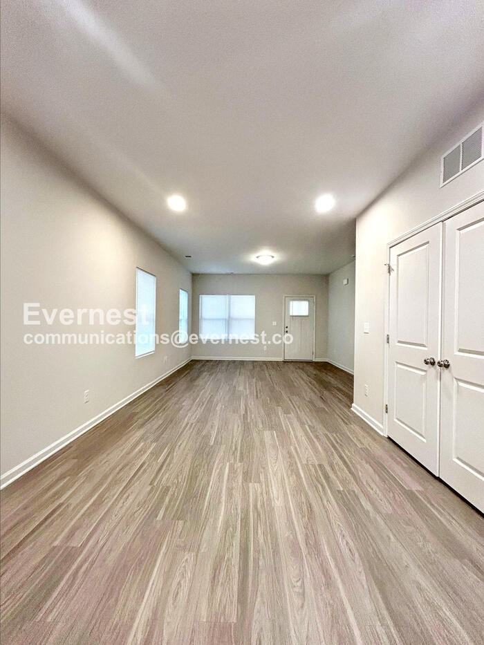 312 N Correll St - Photo 4 of 16