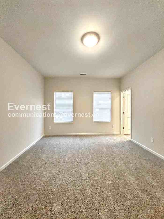 312 N Correll St - Photo 6 of 16