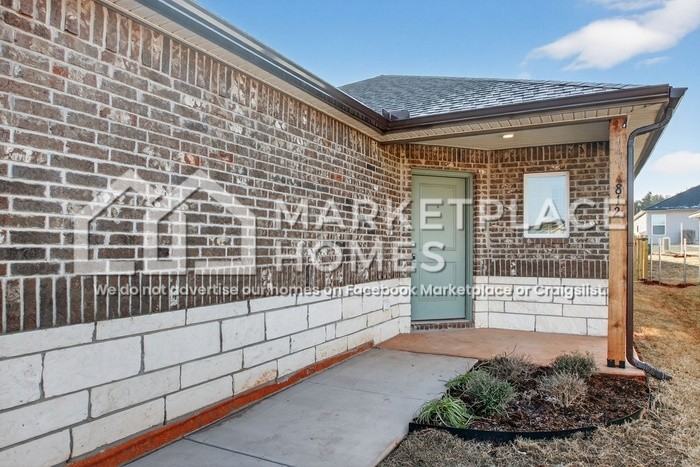 812 NE 102nd Ter - Photo 4 of 29