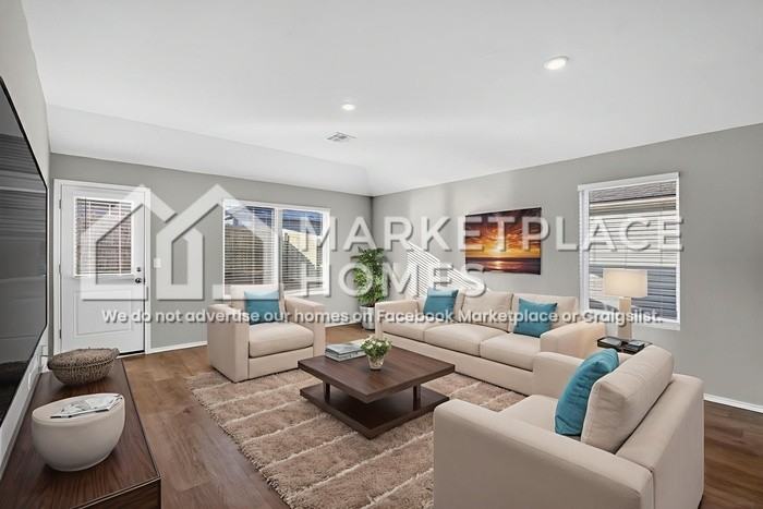 812 NE 102nd Ter - Photo 6 of 29