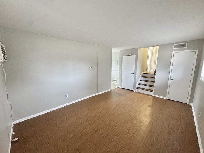 735 Ledbetter Avenue - Photo 4 of 19