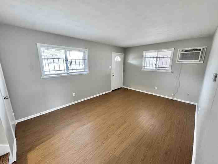 735 Ledbetter Avenue - Photo 5 of 19