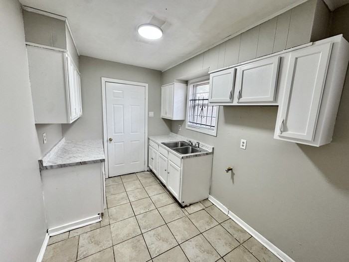 735 Ledbetter Avenue - Photo 6 of 19