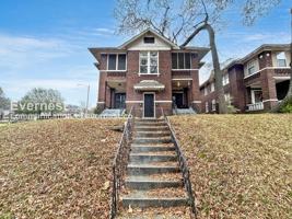 featured image of 180 Clark Place #4