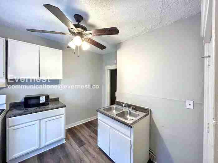 180 Clark Pl #4 - Photo 3 of 21