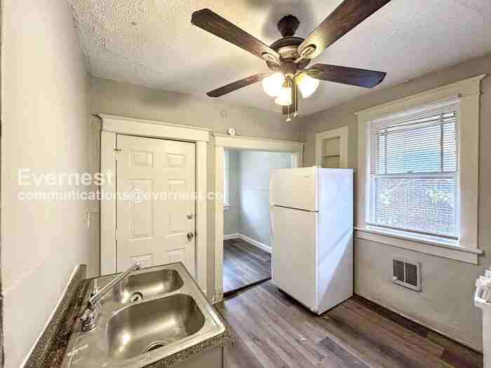 180 Clark Pl #4 - Photo 4 of 21