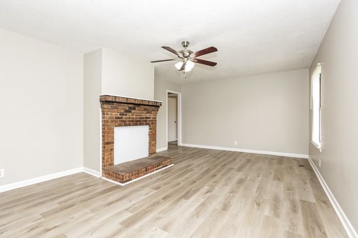 2383 Paddock Dr - Photo 4 of 17