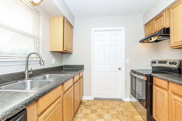 2383 Paddock Dr - Photo 6 of 17