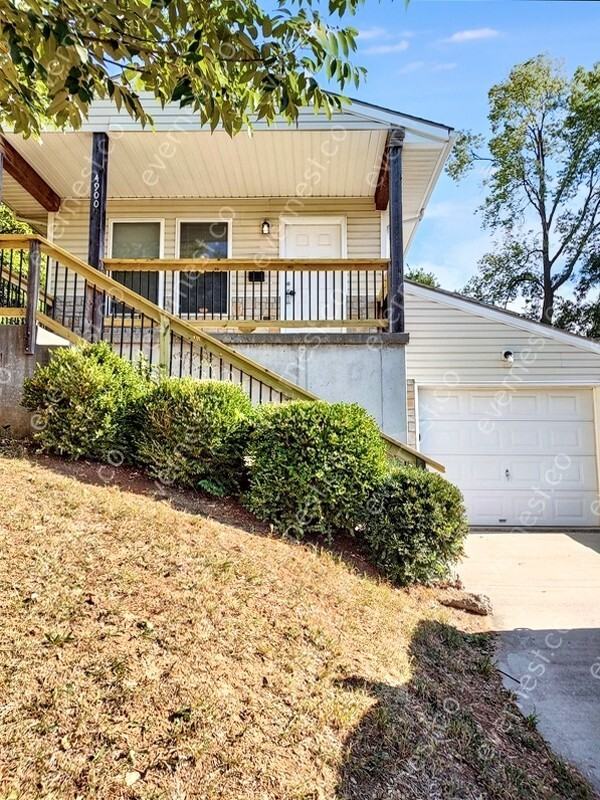 4900 East 39th Street