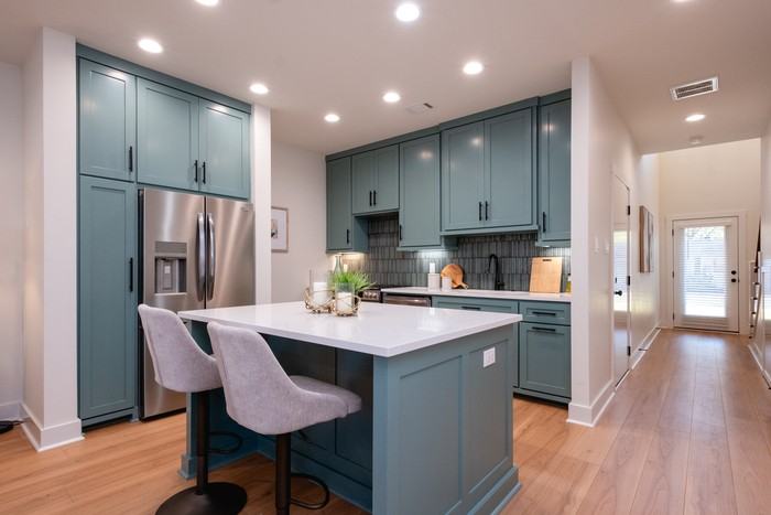 6414 R Street - Photo 4 of 22