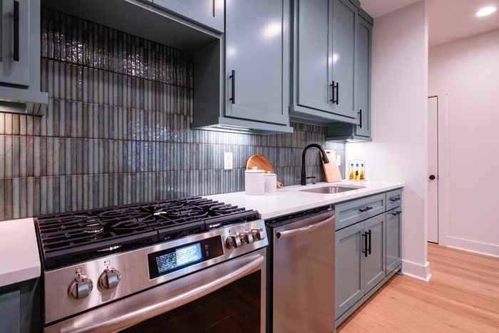 6414 R Street - Photo 6 of 22