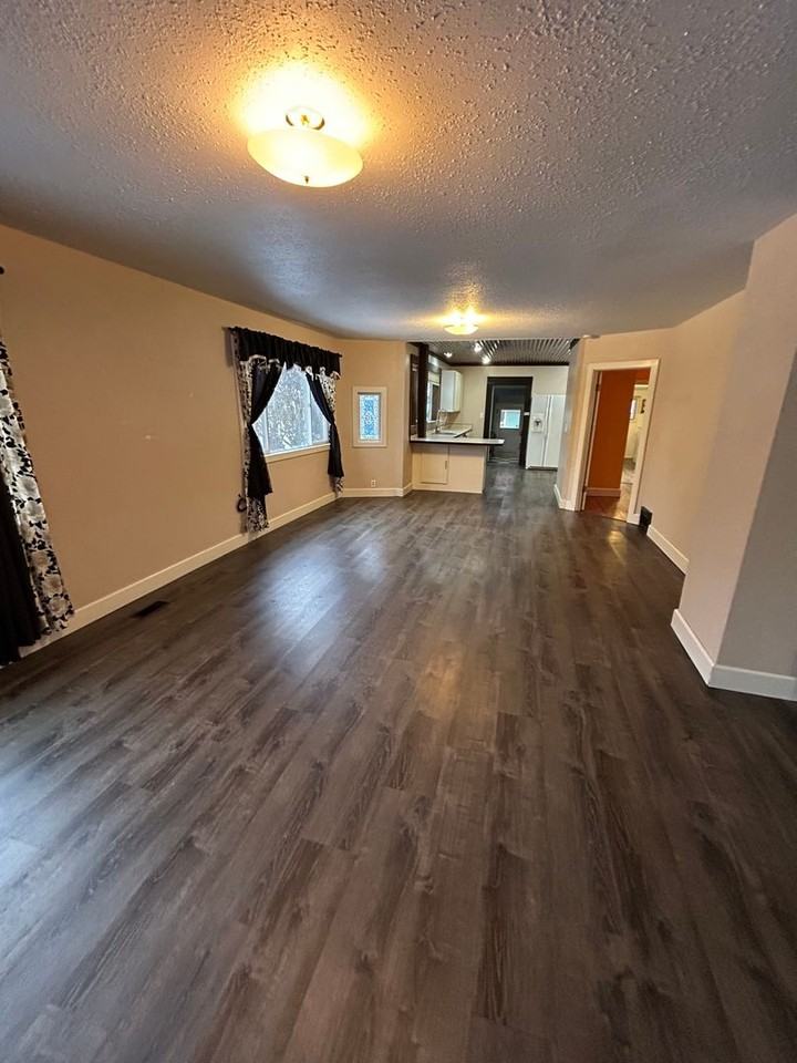 826 2nd Ave E - Photo 7 of 31