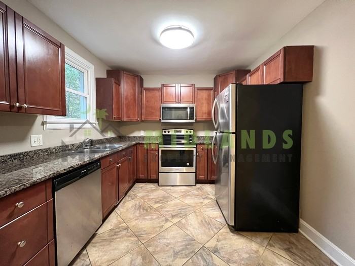 2728 Holt Drive - Photo 5 of 32