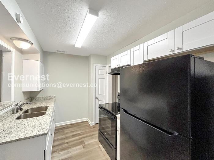 835 Margo Ln - Photo 2 of 16