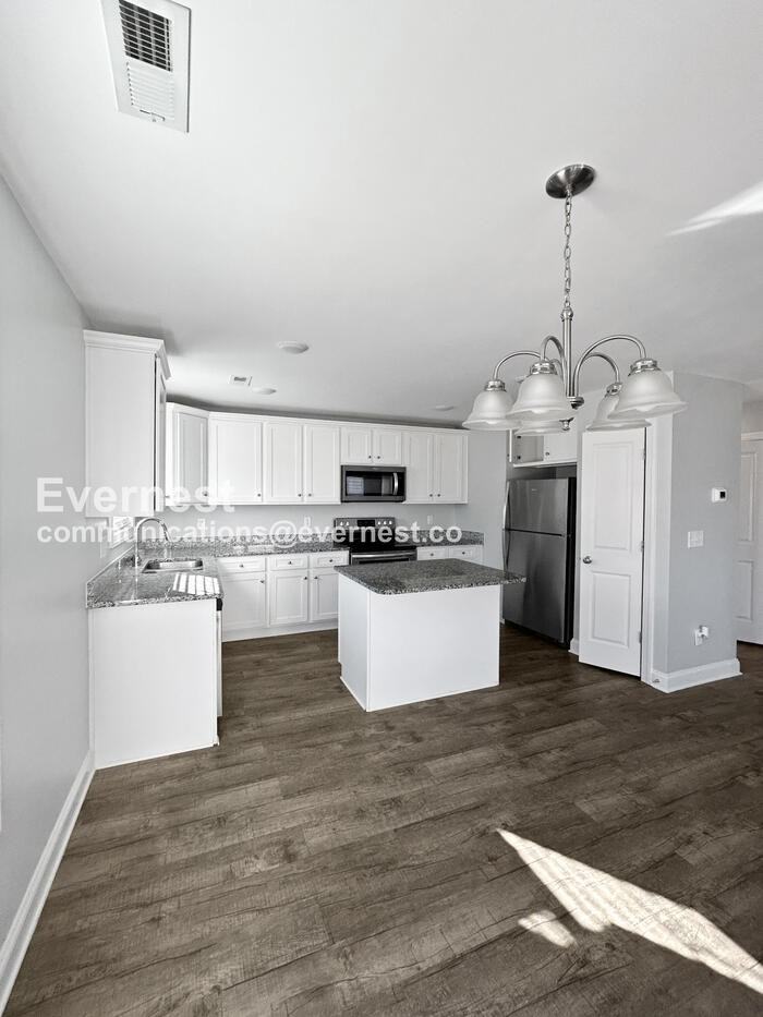 509 Cook St - Photo 4 of 18