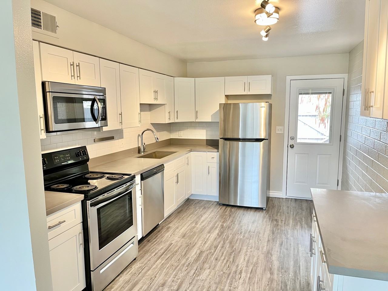 4760 N 28th St #25 - Photo 3 of 43