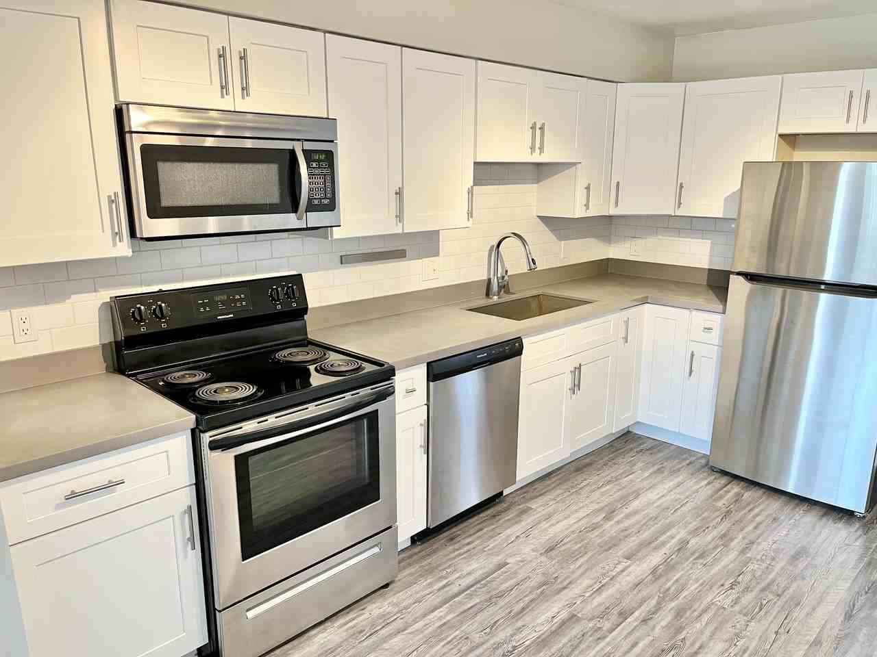 4760 N 28th St #25 - Photo 5 of 43