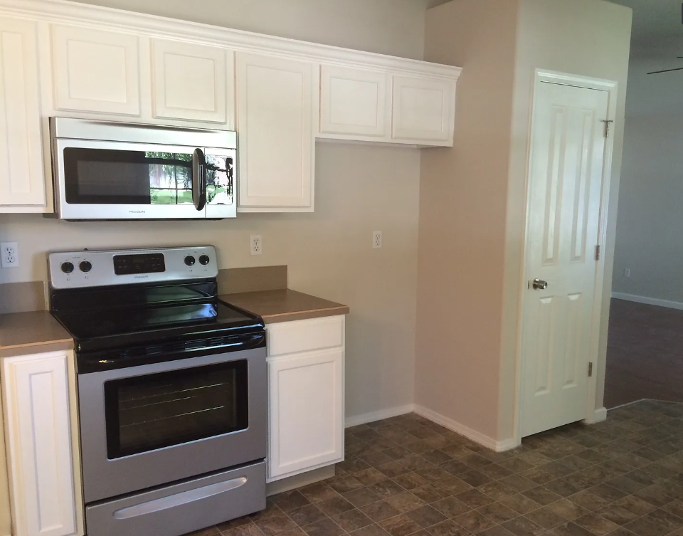 497 E Baldwin St #NA - Photo 3 of 5