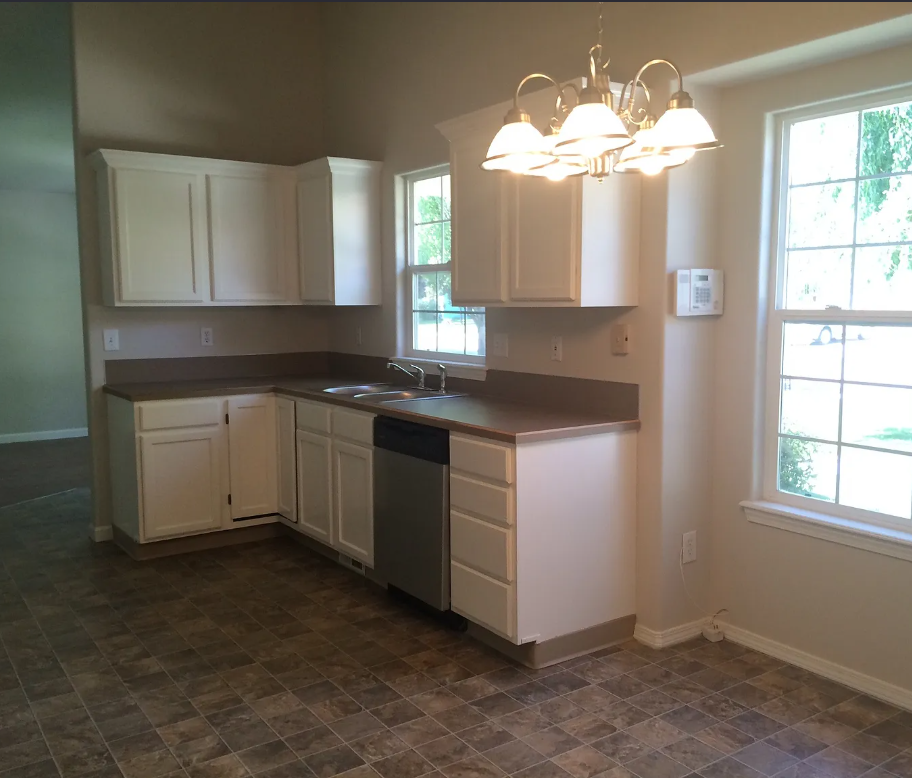 497 E Baldwin St #NA - Photo 4 of 5