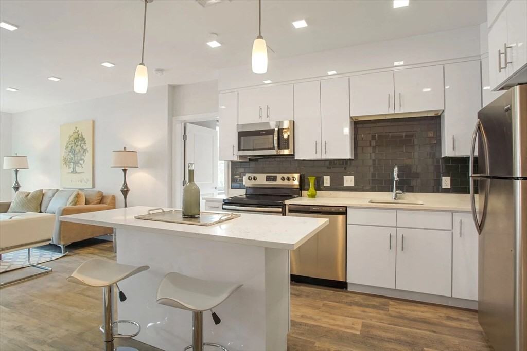 11 Essex St #3-01 - Photo 3 of 10