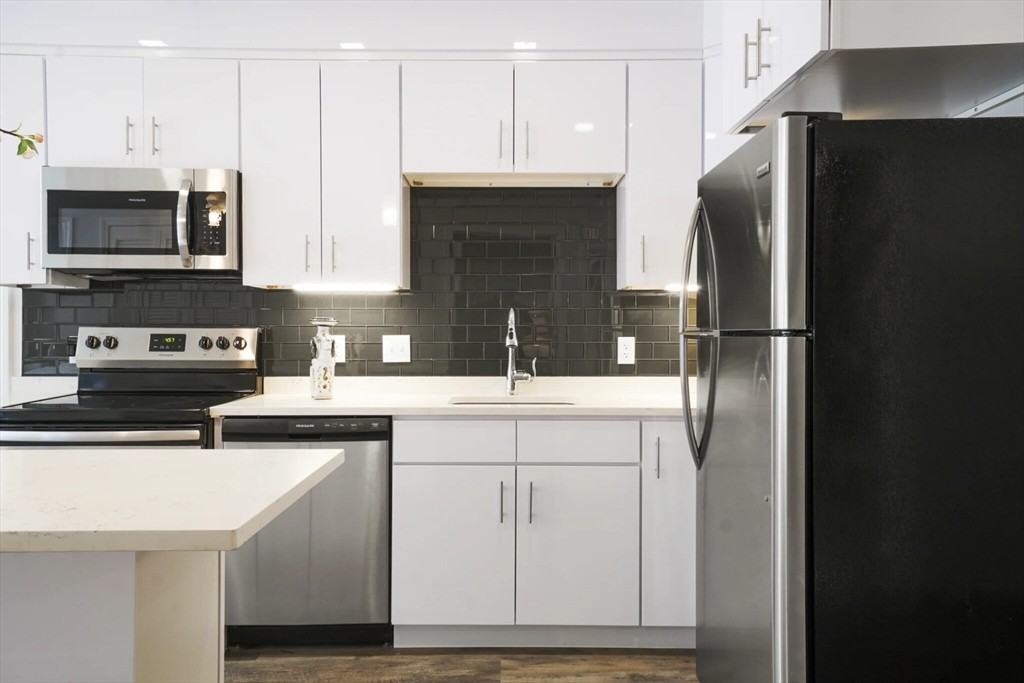11 Essex St #3-01 - Photo 4 of 10
