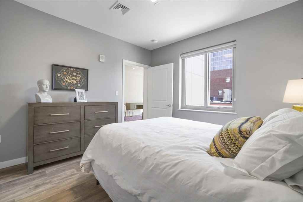 11 Essex St #3-01 - Photo 5 of 10