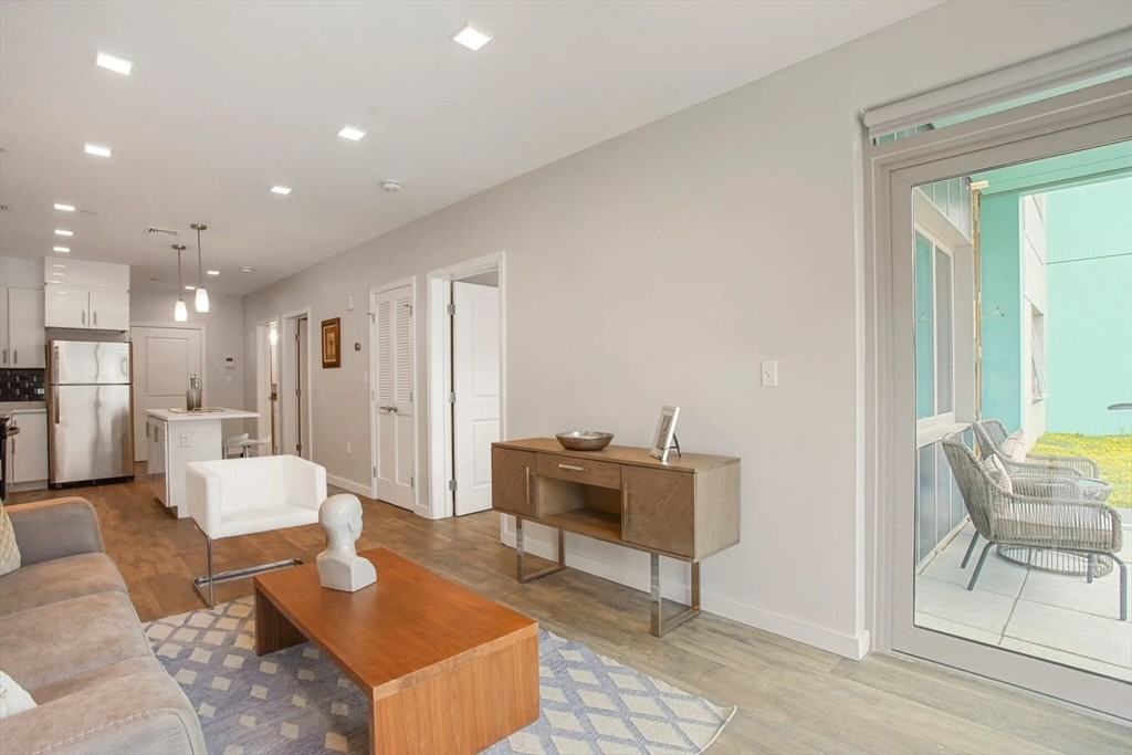 11 Essex St #3-01 - Photo 6 of 10