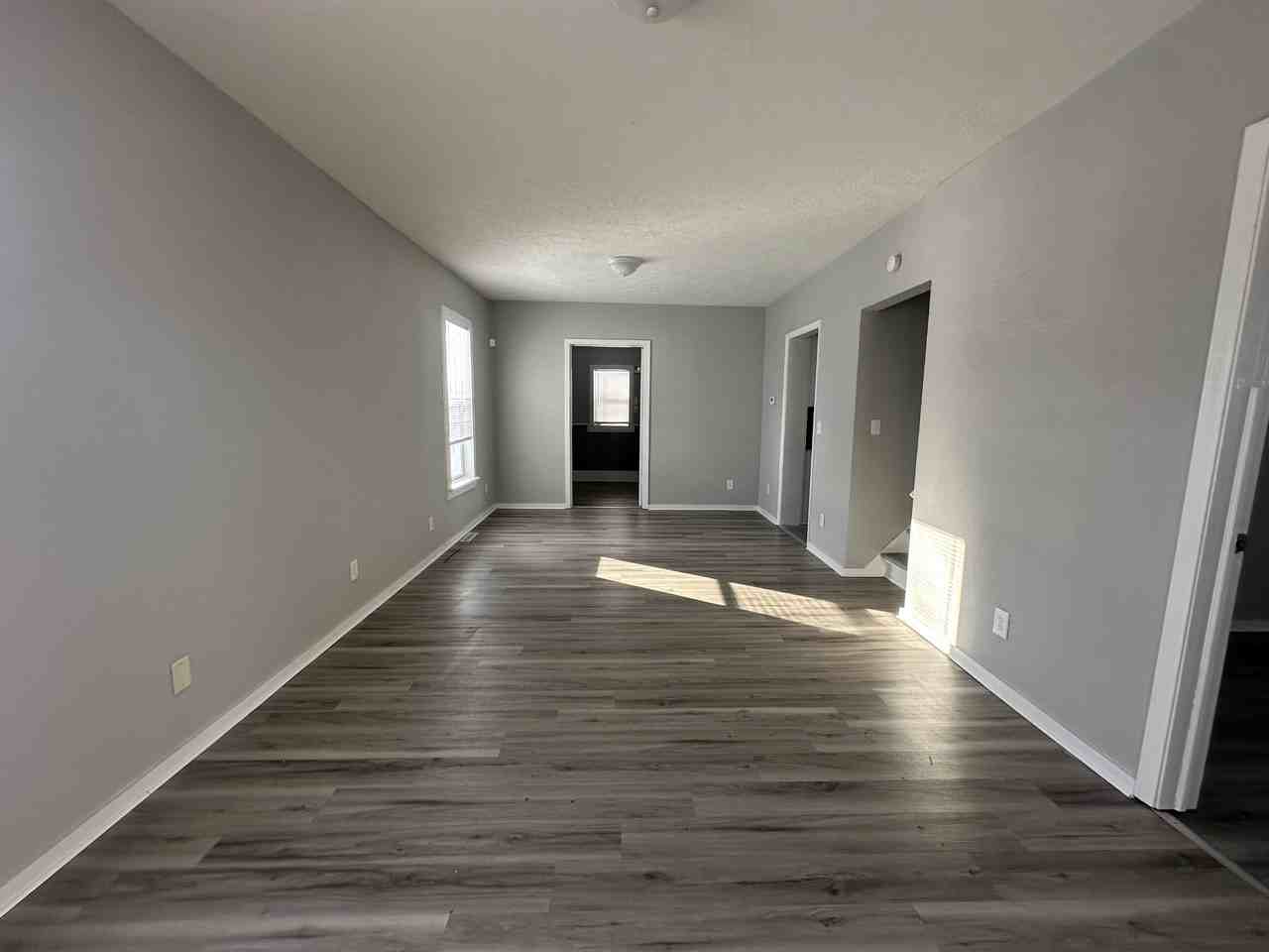 911 Laurel St #NA - Photo 3 of 18