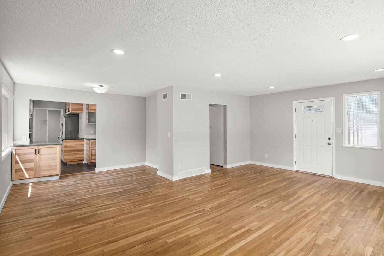 215 Southwest 131st Avenue - Photo 4 of 27