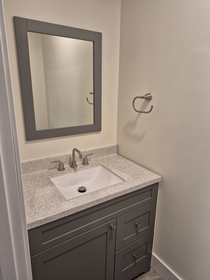 615 Iowa St #B - Photo 3 of 13