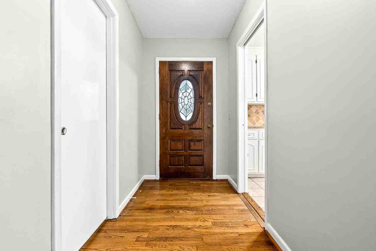 302 Bowden Dr - Photo 2 of 26