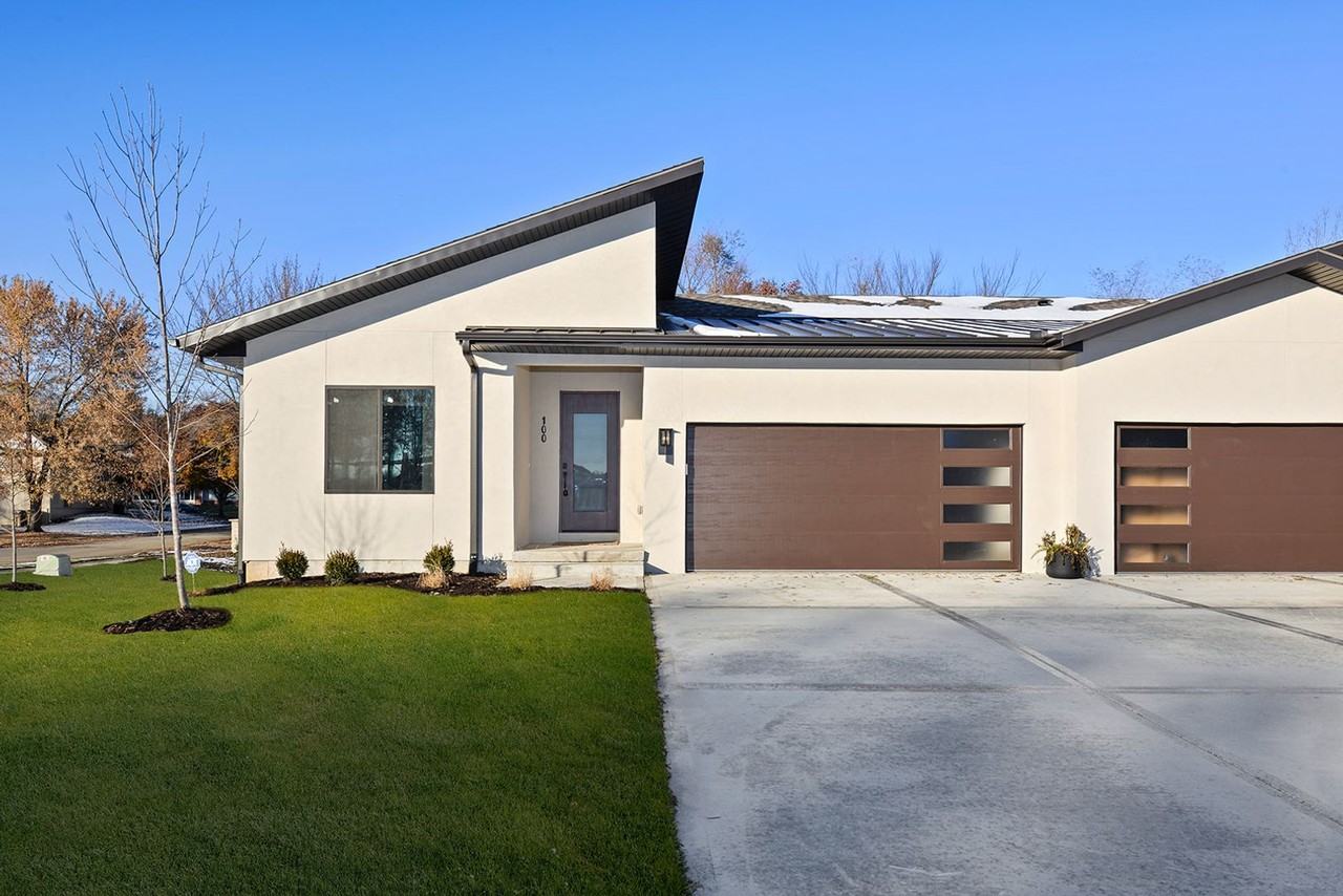 105 Amberwood Court - Photo 2 of 32