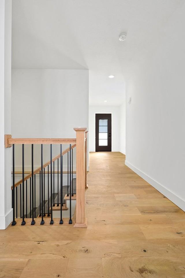 105 Amberwood Court - Photo 6 of 32