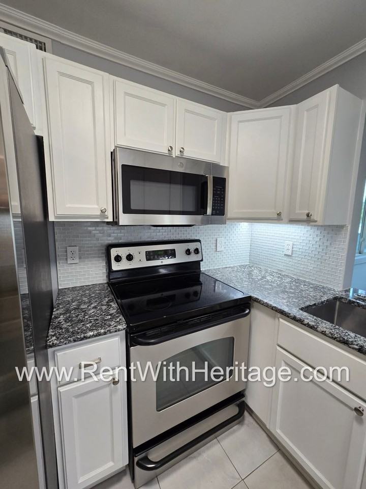 60 Lamsden Lane Northwest - Photo 5 of 28