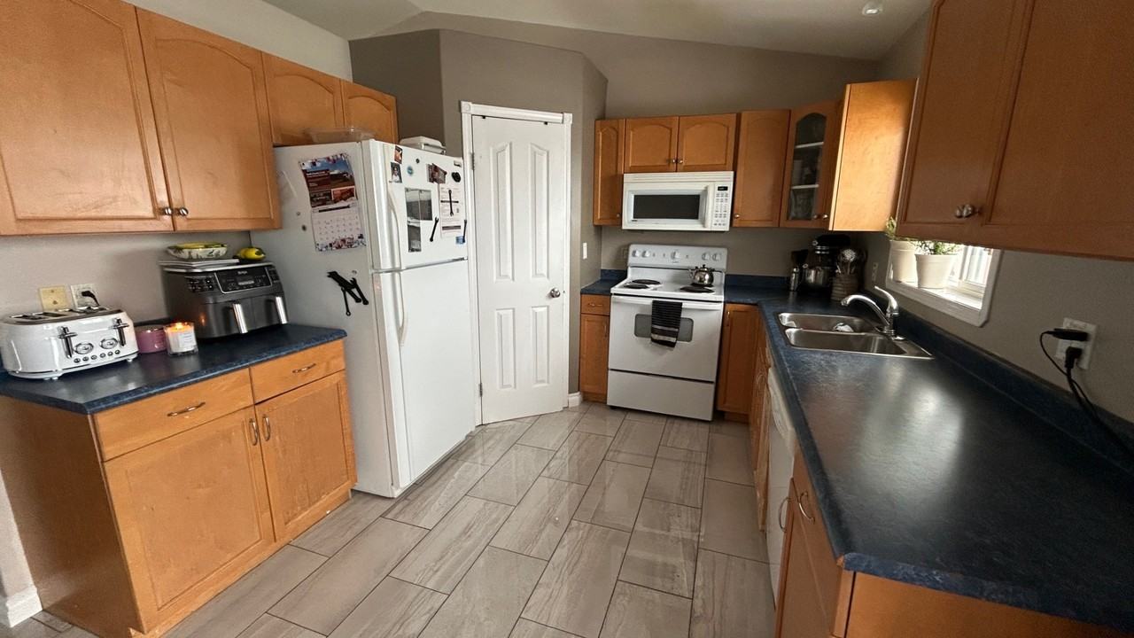 3806 43 Ave #1 - Photo 2 of 12